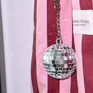 Handgemachte Diskokugel Taschenanhänger: Retro Party Schlüsselanhänger