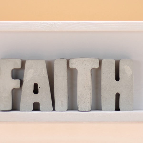 Tableaux Christian décoratifs with letters in concrete "FAITH"