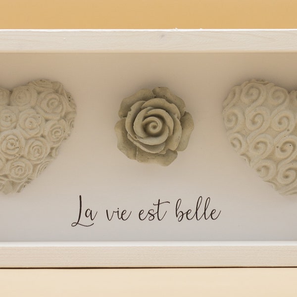 Decorated table with hearts and flowers in concrete. "La vie est belle"