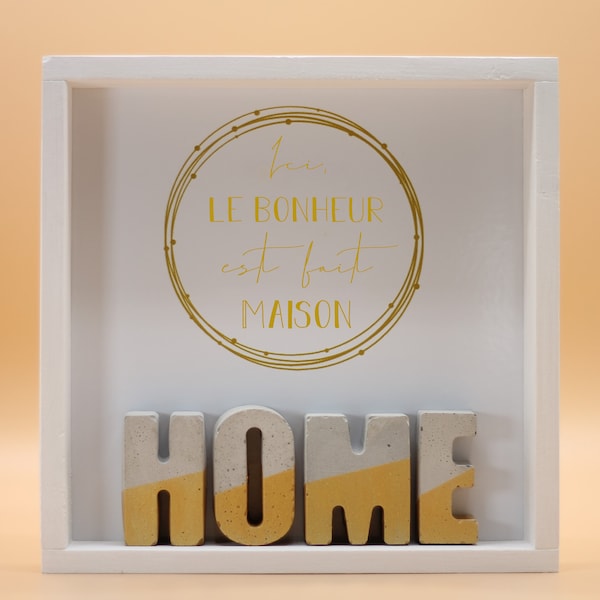 Decorated table with written letters "HOME" "Ici, le bonheur est fait maison"