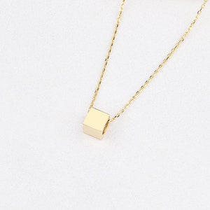 Collar de cubo 3D de oro de 14 quilates, collar de cubo de oro, collar de cubo, collar de cubo geométrico, collar de oro de 14 quilates, collar de amor, cubo de oro de 14 quilates.