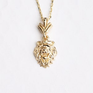 14K ゴールド ライオン ネックレス、ゴールド ライオン ヘッド ネックレス、ライオン チャーム ネックレス、ライオン ネックレス、ライオン ゴールド ペンダント、14K ゴールド ネックレス、動物ネックレス。