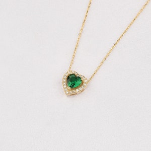 14K Herz Smaragd Halskette, 14k Solid Gold Herz Halskette, Mai Birthstone, Herz Halskette, Smaragd Halskette, Smaragd im Herzschliff.