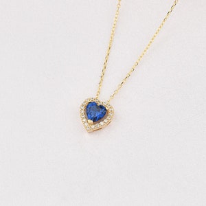Colar de safira em forma de coração 14K, colar de coração em ouro maciço 14K, pedra de nascimento de setembro, colar de coração, colar de safira, safira lapidada em forma de coração.