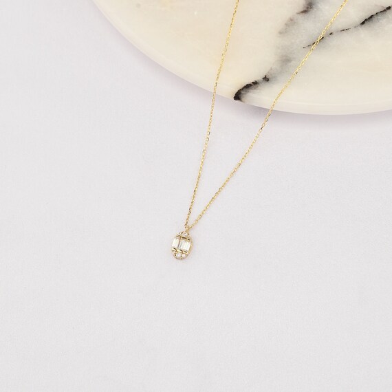 14K Gold Tiny Baguette Necklace, Minimalist Gold Necklace, Baguette Necklace, Baguette Cut Necklace, Baguette Stones Necklace, 14K Gold.