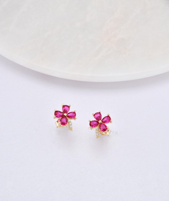 14K Gold Clover Ruby Earrings, Ruby Gold Earrings, Clover Earrings, Ruby Earrings, Clover Gold Earrings, July Birthstone Earrings.