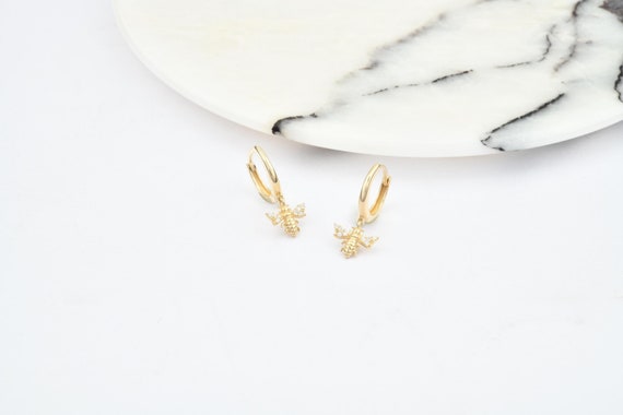14K Gold Bee Hoop Earrings, Gold Bee Earrings, Bee Earrings, Gold Hoop Earrings, Animal Earrings, Bee Earring, 14K Gold Hoop Earrings.
