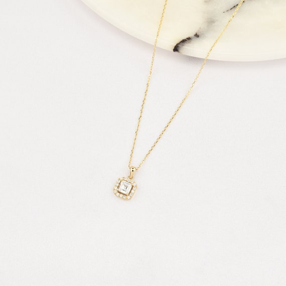 14K Gold Tiny Baguette Necklace, Minimalist Gold Necklace, Baguette Necklace, Baguette Cut Necklace, Baguette Stones Necklace, 14K Gold.
