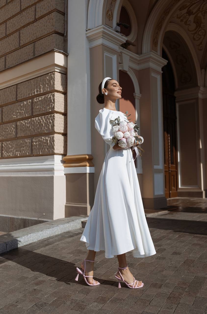 Robe de mariée midi dos nu pour mariage civil