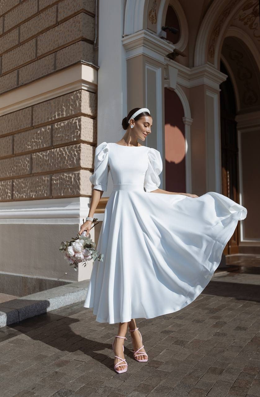 Robe de mariée midi dos nu pour mariage civil