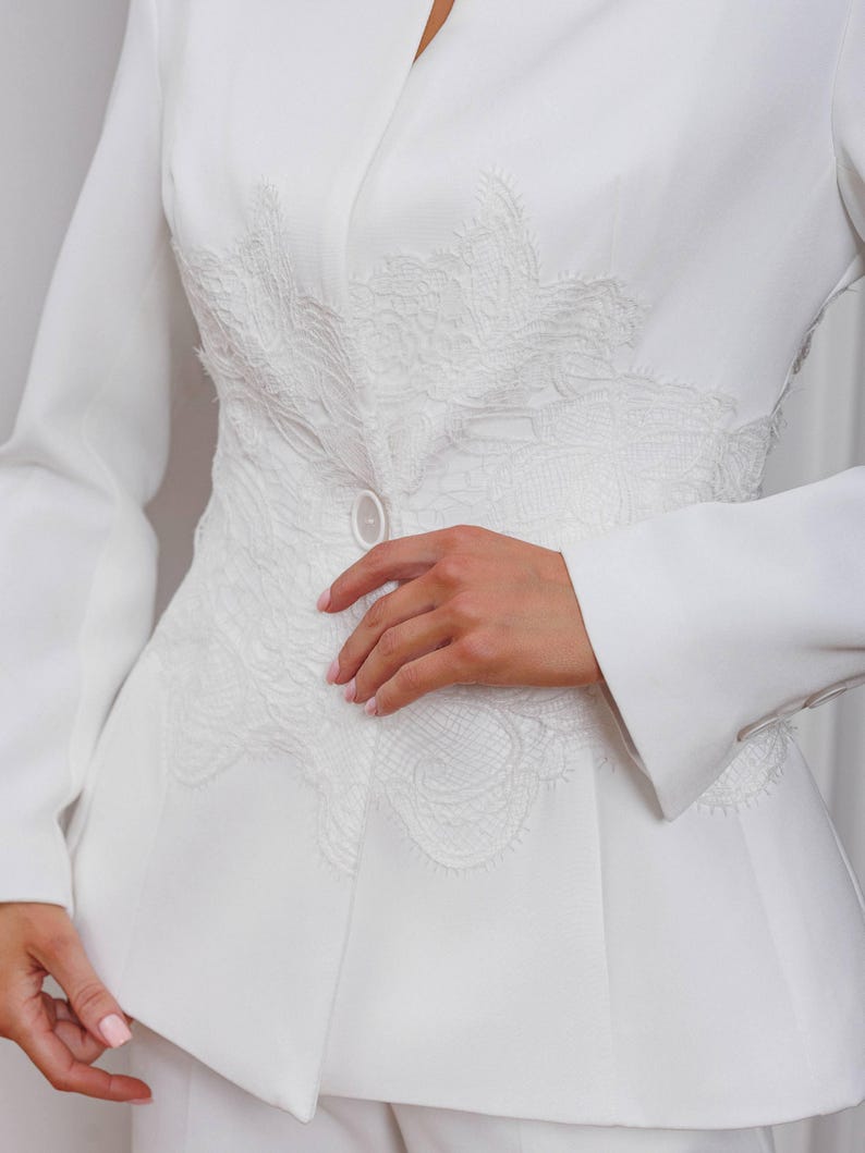 Terno branco feminino para casamento civil com bordado floral ...