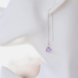 Ametistörhängen med tråd: Dinglar i 925 sterlingsilver, februari månadssten. Lugnande minimalistiska örhängen.