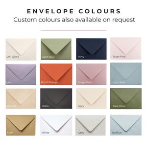 Puede incluir: Una carta de colores que muestra diecis&eacute;is sobres en varios tonos, incluyendo blanco roto, oliva claro, azul marino, rosa palo, lila, naranja quemado, rosa oscuro, azul claro, almendra, negro, marfil, oliva oscuro, kraft, blanco, gris y azul hielo.