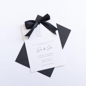 Huwelijksuitnodiging met zwart lint | Zwart-wit bruiloft |  Bruiloftsuitnodiging met strik | RSVP-kaart