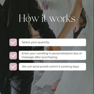 Puede incluir: Un gr&aacute;fico informativo titulado How it works con tres pasos: Select your quantity, Enter your wording in personalisation box or message after purchasing, y We will send proofs within 5 working days. El texto @PRINTANDPEARLS aparece en la parte inferior.