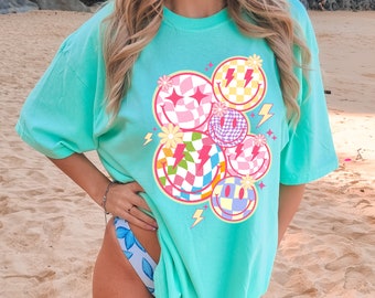 Retro Smiley Gesicht T-Shirt: Schachbrett Pastell Sommer T-Shirt