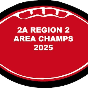 Könnte beinhalten: Ein rotes, footballförmiges Emblem mit dem Text "2A REGION 2 AREA CHAMPS 2025" in Weiß. Es hat einen schwarzen Rand und einen weißen Innenrand, mit einem weißen Design oben.