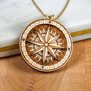 Pendentif rose des vents en bois