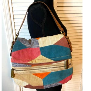 Poignée supérieure Fossil en toile de daim avec patchwork et breloques bohèmes