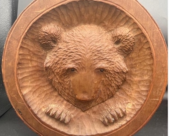 Oso tallado en madera de arte popular Ainu de la década de 1930, Hokkaido, Japón