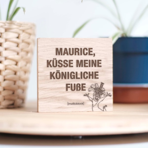 Humor gift for friends - wooden block for standing/hanging, "Maurice, kiss my royal feet", gifts sayings, 10x10x2cm
