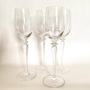 Set of 4 Vintage Crystal Wine Glasses Elegant Tall Stems Timeless Barware