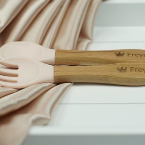 Gepersonaliseerde babylepel en vorkenset, gegraveerd hout en siliconen, unieke aandenken