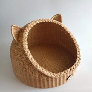 Cute Handwoven Cat Bed, Personalized Pet Basket, Wicker Cat Cave, wicker round cat basket with name tag, woven furniture for cats
