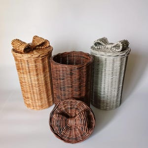 Wicker Toilet Paper Basket with Lid and Bow, Round Toilet Roll Holder, Small Bathroom Storage, Handmade Paper Wicker Bin