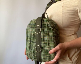 Round Woven Straw Backpack With Leather Straps & Colorful  display picture 1