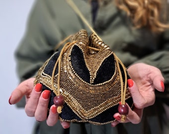 Bolso Potli cosido a mano, Bolso saco terciopelo, Bolso elegante negro y dorado, mini bolso