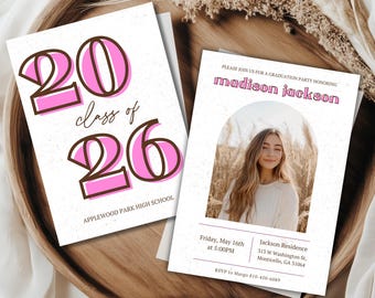 Plantilla minimalista de invitación de graduación en rosa intenso, anuncio fotográfico para la fiesta de graduación de 2026