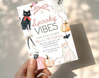 Invito di compleanno per bambina a tema Halloween, con atmosfera spettrale e modificabile, fiocco rosa retrò disegnato a mano e zucca arancione, Boo Day, modello Canva.