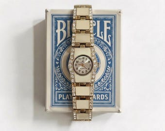Vintage Tank Armbanduhr aus den 1980er Jahren in Creme mit Kristalllünette.