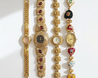 Vintage-Armbanduhren aus den 80er Jahren in Gold: Armband mit Rubin-Cabochon und Struktur, rosa Zifferblatt mit Herzmotiv, Charm-Uhr.