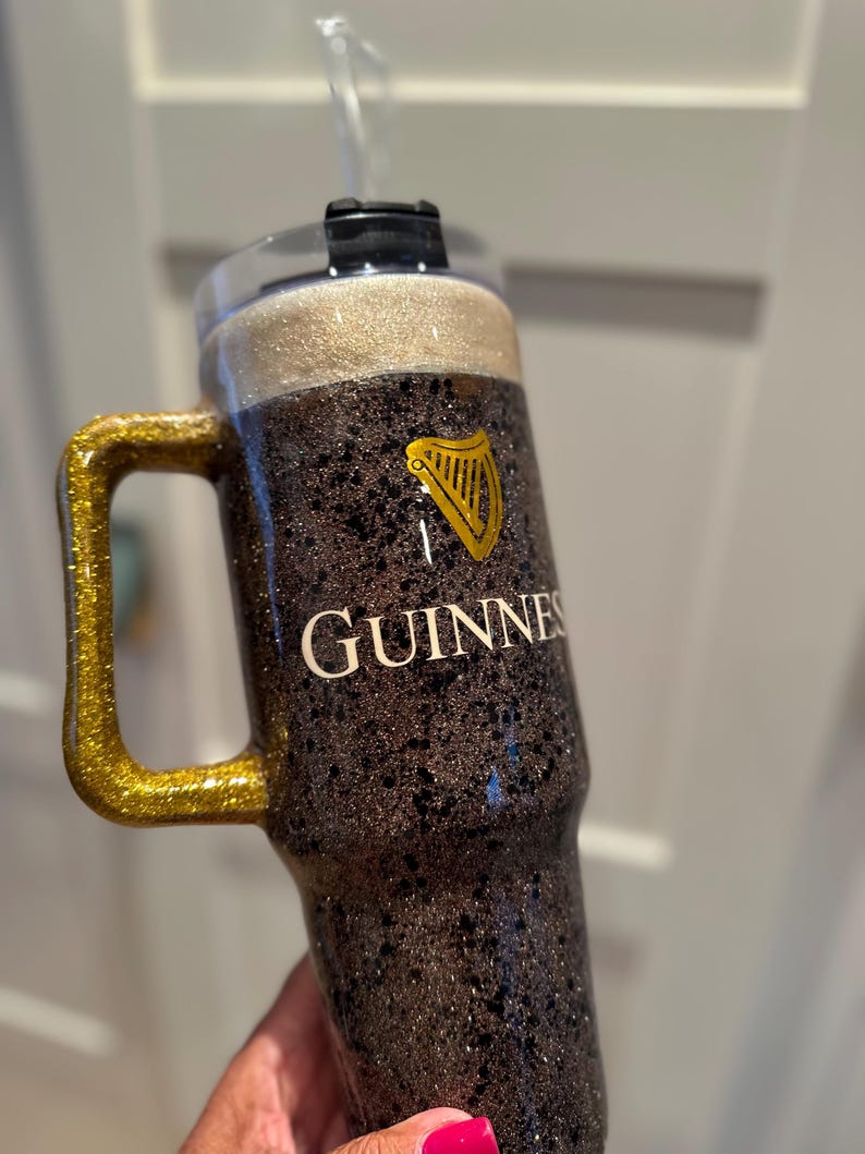 Bicchiere termico da 40 oz ispirato a Stanley, in resina epossidica, per Guinness. immagine 3