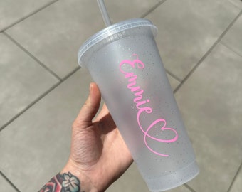 Gobelet personnalisé avec nom en forme de coeur Venti Cold Cup, 24 oz - Avec paille (la couleur du nom peut être choisie au choix)