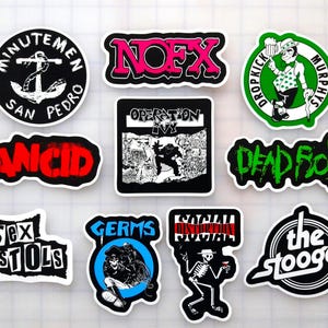 Zestaw naklejek punkowych (10 naklejek) 2 naklejki winylowe rock thrash crust hardcore lata 80. ska emo death metal skate lata 90. alternatywa klasyka hxc