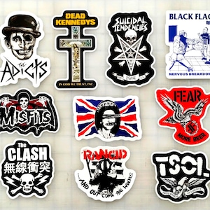 Zestaw naklejek punkowych (10 naklejek) Zestaw 13 naklejek winylowych: rock, thrash, crust, hardcore, lata 80., ska, emo, death metal, skate, lata 90., alternatywa, klasyka, hxc