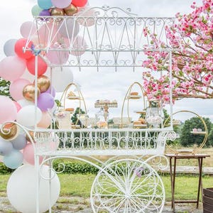 パーティーや誕生日、イベント用の甘いキャンディカート