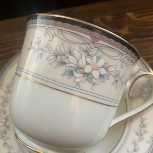 Noritake Churchill 9750 bone china, vintage 1980s, tea cup and saucer