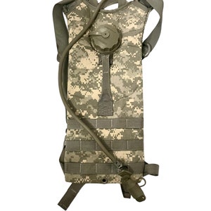 USGI ACU Universal Cam Molle II Hydration System Carrier w/ Bladder Army Excellent Condition