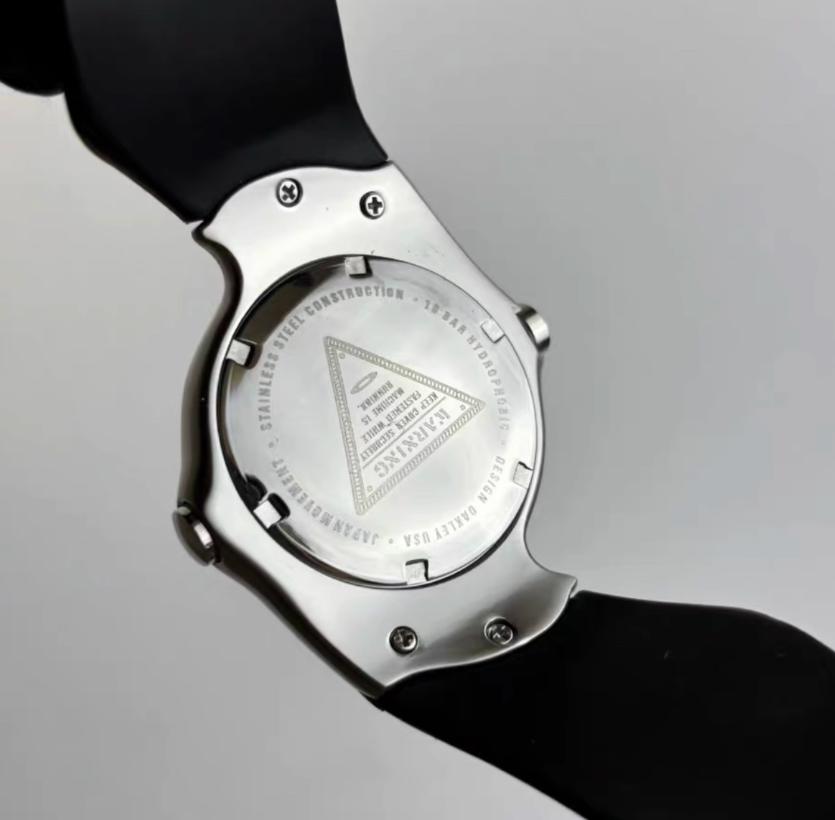 Oakley Archive Crush Watch: Винтажный хронометр в духе Y2K