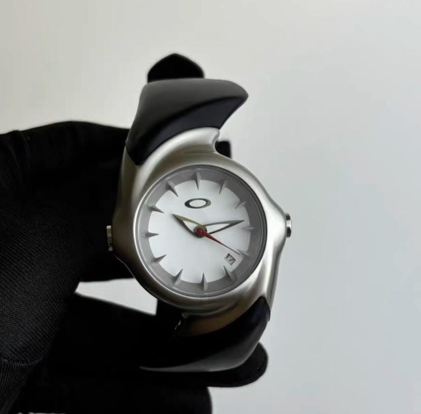 Oakley Archive Crush Watch: Винтажный хронометр в духе Y2K