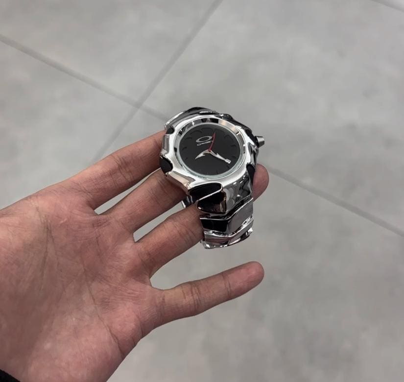 Oakley Time Bomb Y2K is a Rare Vintage Watch With a