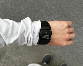 ナイキ トライアックス D ライン サイバー ウォッチは、ブラック