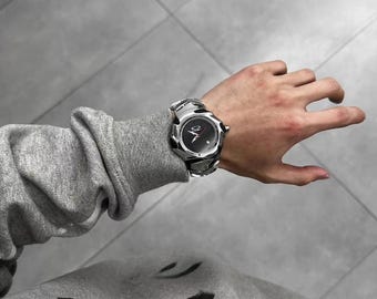 Oakley Time Bomb Y2K is a Rare Vintage Watch With a