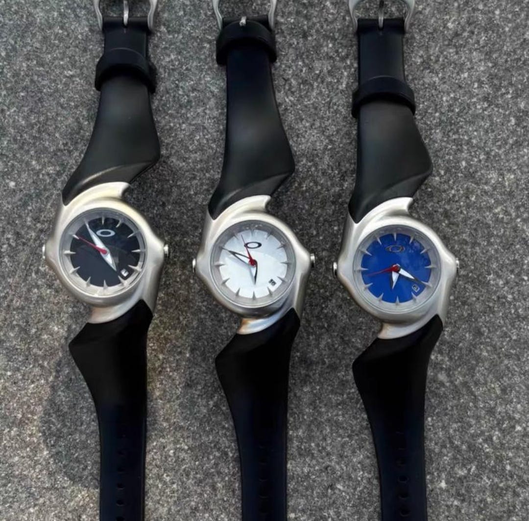 Oakley Archive Crush Watch: Винтажный хронометр в духе Y2K