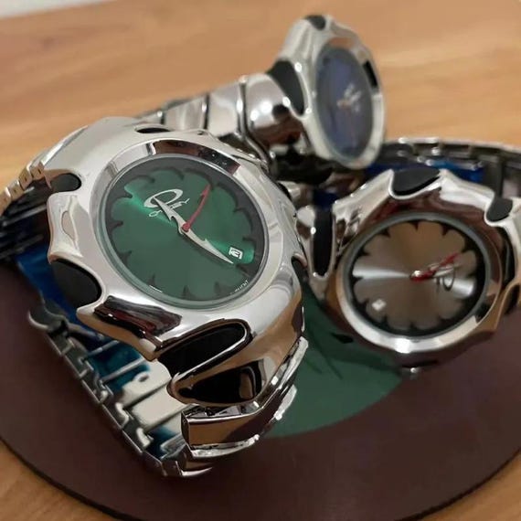 Stylish Oakley Watch: Glossy Silver Case With Green Dial