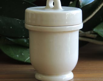 Vintage 30's-40's Stoneware Ivory Colored Single Egg Coddler W/Screw Top Lid, excellent condition